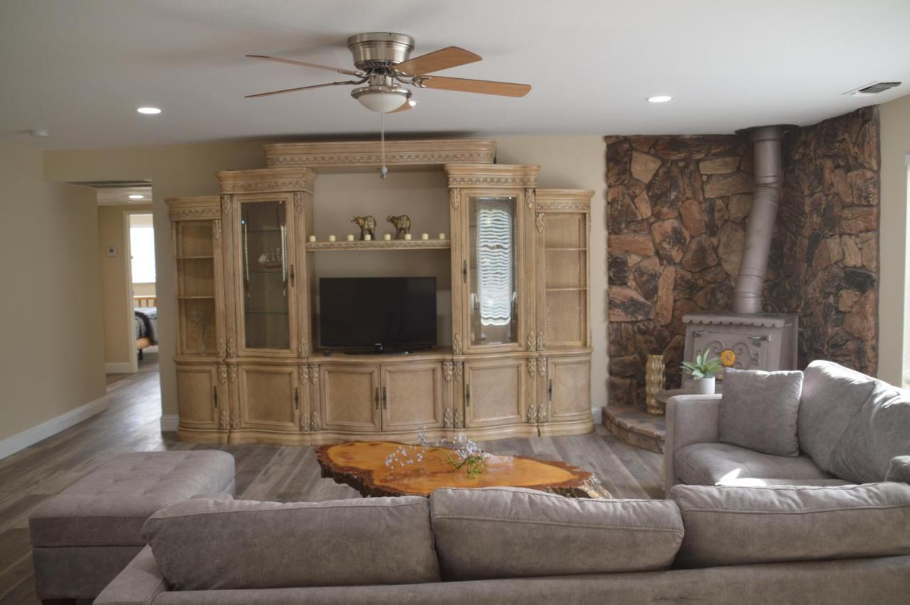 Beautiful 3 Bedroom Home Located Near Yosemite Oakhurst Buitenkant foto